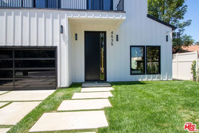 4535 Haskell Avenue, Encino CA: https://media.crmls.org/mediaz/41b70eff-6843-4662-9171-dfce78f2789e.jpg