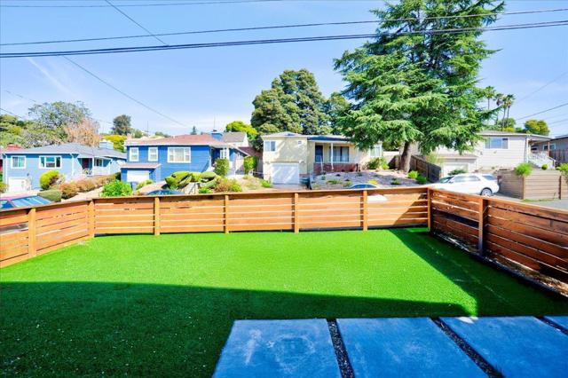 9401 Castlewood Street, Oakland CA: https://media.crmls.org/mediaz/41b7d259-7f32-402b-8daa-d2772cf32fd2.jpg