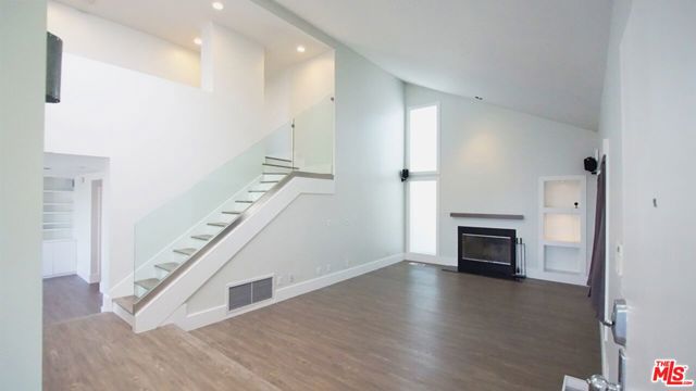 2724 Angelo Drive, Los Angeles CA: https://media.crmls.org/mediaz/41b85607-a317-40e5-8c18-4d720078ab00.jpg