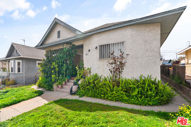 3242 Gleason Avenue, Los Angeles CA: https://media.crmls.org/mediaz/41b87979-bc63-4a0e-a7c7-4fd98c456b6e.jpg