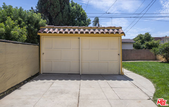 3220 W 78th Place, Los Angeles CA: https://media.crmls.org/mediaz/41b879b4-a33f-49f9-a17c-5cdb25cad5f8.jpg