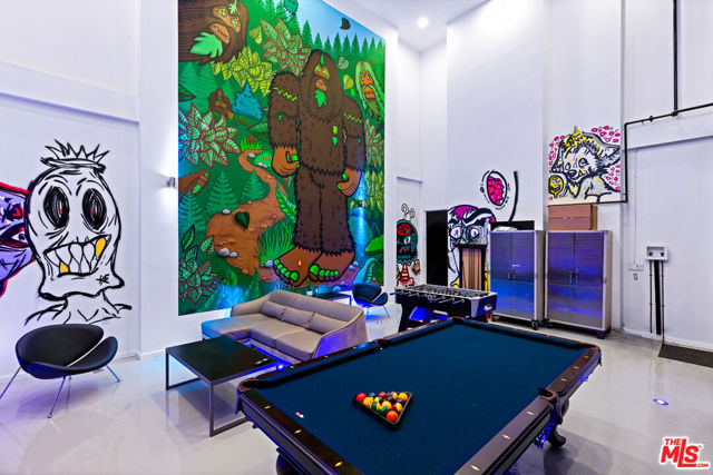 2738 Rinconia Drive, Los Angeles CA: https://media.crmls.org/mediaz/41b8c69f-7834-4ced-8108-bef3321f67d6.jpg