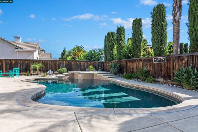 1840 Tanglewood Ln, Brentwood CA: https://media.crmls.org/mediaz/41b98ad1-74c8-4077-ac3b-4673233fb177.jpg