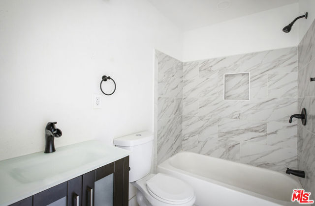 2074 W 29th Street, Los Angeles CA: https://media.crmls.org/mediaz/41ba5be4-0358-4385-ae11-f98534dd5cbd.jpg