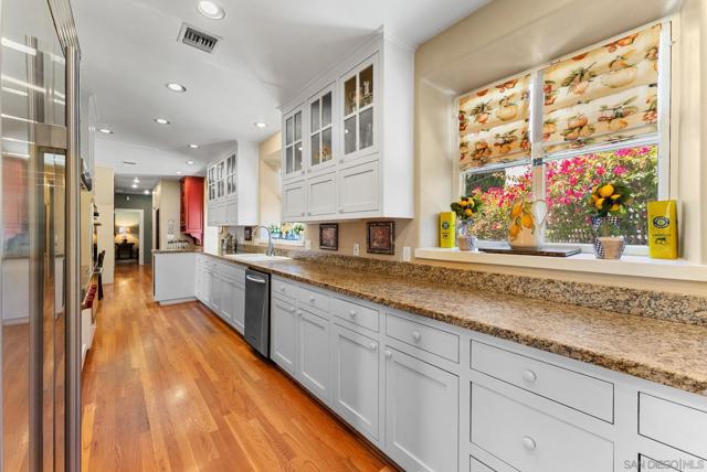 4386 Adams Ave, San Diego CA: https://media.crmls.org/mediaz/41ba7ea0-b69c-4752-808a-451aaa8ac906.jpg
