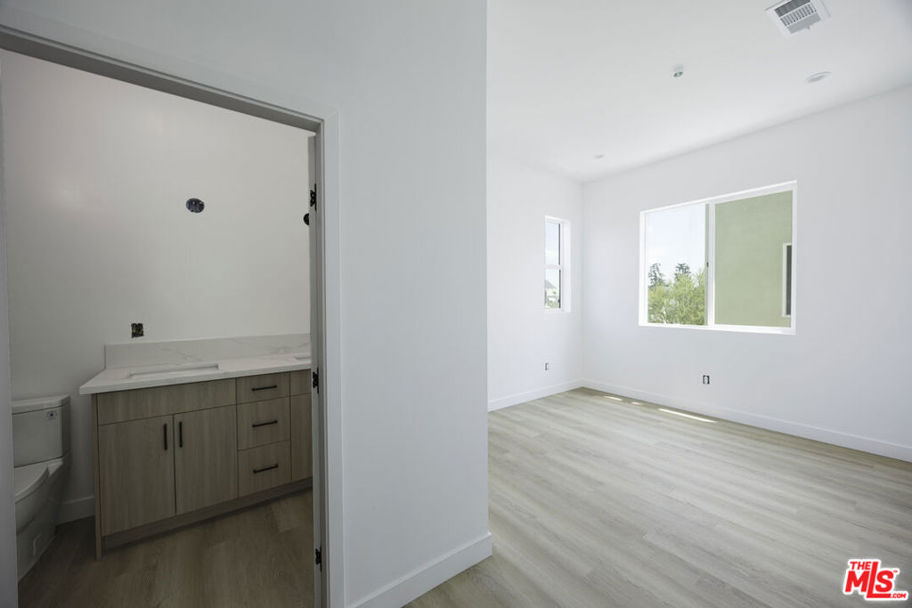 MLS #26856319 image #24