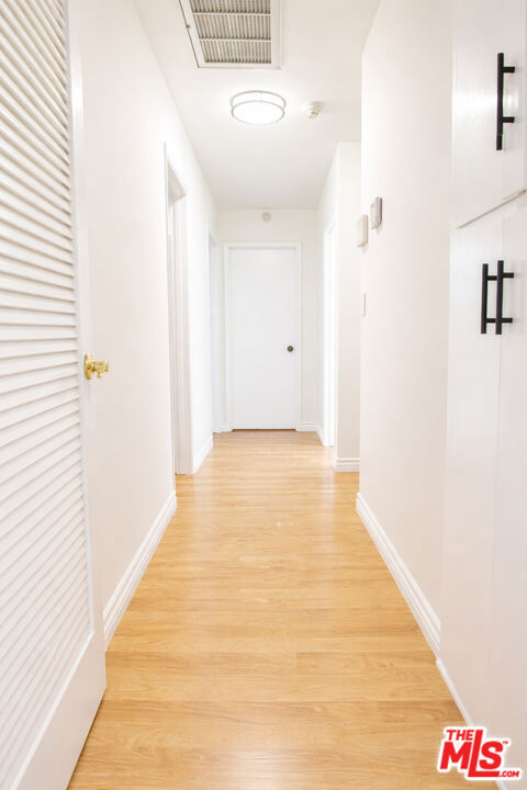 https://media.crmls.org/mediaz/41bc07fd-57bc-46fc-9282-36b6dc5b4e8f.jpg?preset=X-Large