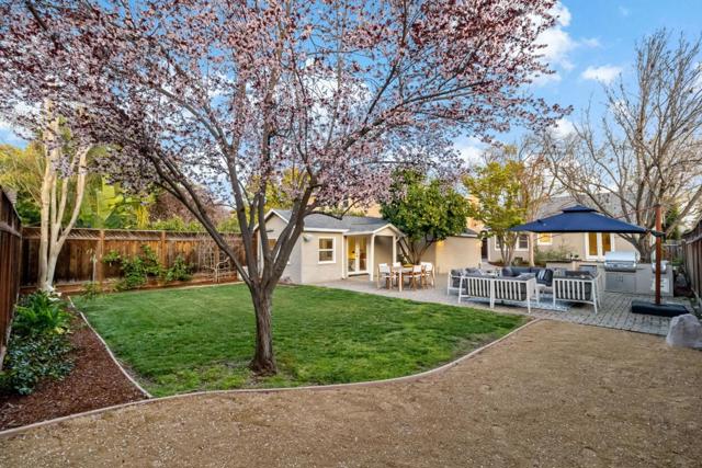 847 Willow Glen Way, San Jose CA: https://media.crmls.org/mediaz/41bc262d-6d34-4470-9b56-223bc9d58f5d.jpg