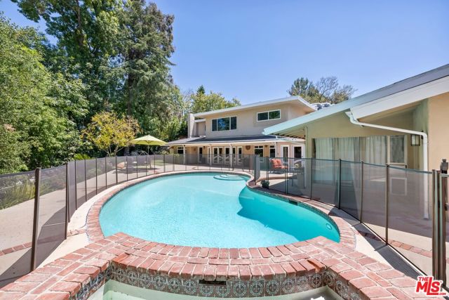 16241 W Meadow Ridge Way, Encino CA: https://media.crmls.org/mediaz/41bd6749-7f17-4e93-a949-627fee97479d.jpg
