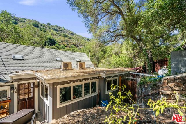638 N Topanga Canyon Boulevard, Topanga CA: https://media.crmls.org/mediaz/41bdaf40-032b-46cc-8db9-8e8debcb0f2e.jpg
