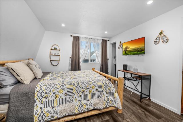 138 Leonard Lane, Sugarloaf CA: https://media.crmls.org/mediaz/41be4860-ff05-48b5-ab34-3c41ba047e17.jpg