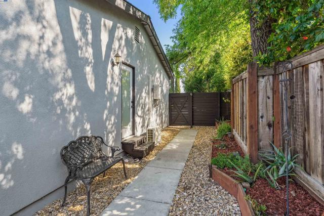 316 3Rd Ave S, Pleasant Hill CA: https://media.crmls.org/mediaz/41be55b0-08bc-4595-becf-486303021e22.jpg