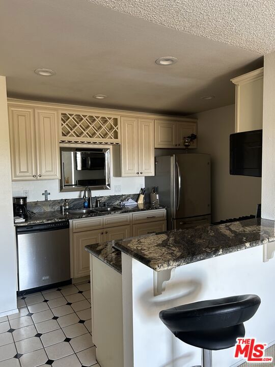 6600 Warner Avenue, Huntington Beach CA: https://media.crmls.org/mediaz/41c04b22-c152-4652-9c4b-836866753799.jpg