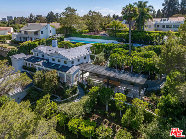 365 Norcroft Avenue, Los Angeles CA: https://media.crmls.org/mediaz/41c11378-d6f7-44cb-9b1e-e42679d14dec.jpg