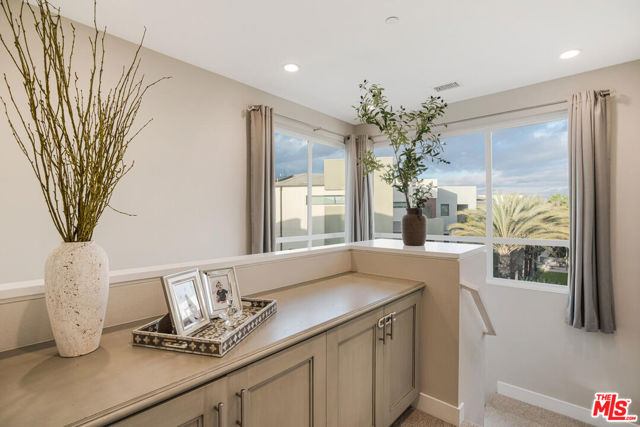 5929 Coral Place, Playa Vista CA: https://media.crmls.org/mediaz/41c14702-8ea5-438b-afbf-50ed7e646f85.jpg