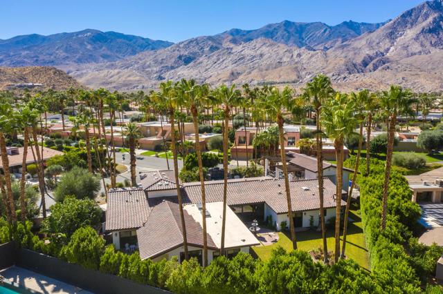 3330 Andreas Hills Drive, Palm Springs CA: https://media.crmls.org/mediaz/41c16916-e879-493b-af5d-656de81ef225.jpg