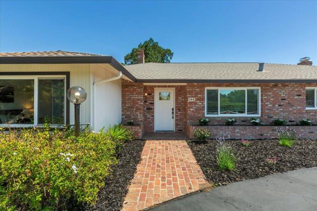 190 W San Martin Avenue, San Martin CA: https://media.crmls.org/mediaz/41c1734e-bf68-4757-b43a-c25eb96ca764.jpg