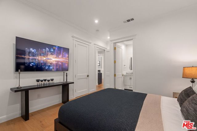 5235 Sylmar Avenue, Sherman Oaks CA: https://media.crmls.org/mediaz/41c18ade-e3c7-44d1-984d-4a6db24aa9a9.jpg