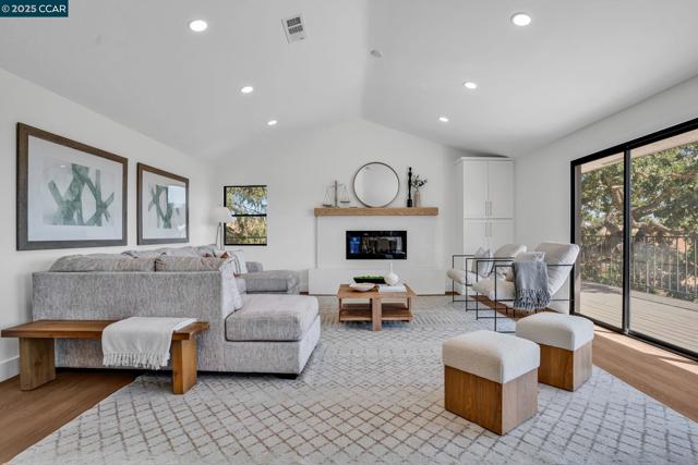 5505 Old School Rd, Pleasanton CA: https://media.crmls.org/mediaz/41c18cd9-ba9d-458e-a525-57a0267aab64.jpg