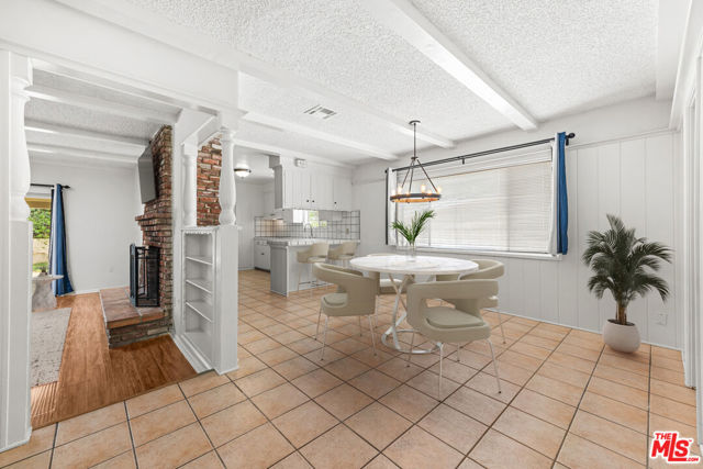 5013 Catalon Avenue, Woodland Hills CA: https://media.crmls.org/mediaz/41c202e7-9287-4dfc-995e-d612f105d7e3.jpg