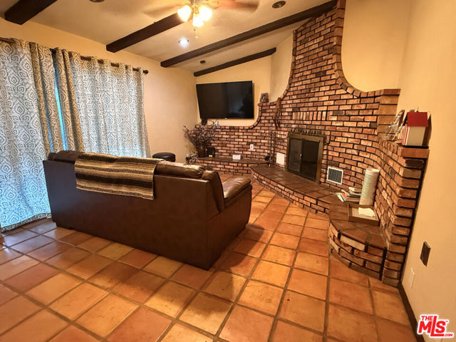 33931 Hanawalt Road, Santa Clarita CA: https://media.crmls.org/mediaz/41c21030-ac01-49c4-b5a4-93c5a0ef4bba.jpg