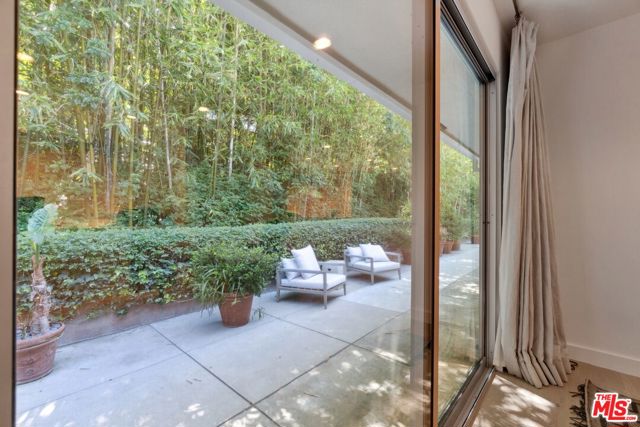 1726 Stone Canyon Road, Los Angeles CA: https://media.crmls.org/mediaz/41c2225e-ac43-410d-9934-0a6c886ffddd.jpg