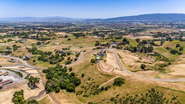 2525 Bridle Path Drive, Gilroy CA: https://media.crmls.org/mediaz/41c254bd-4699-43c9-9890-bd28e9e18c89.jpg