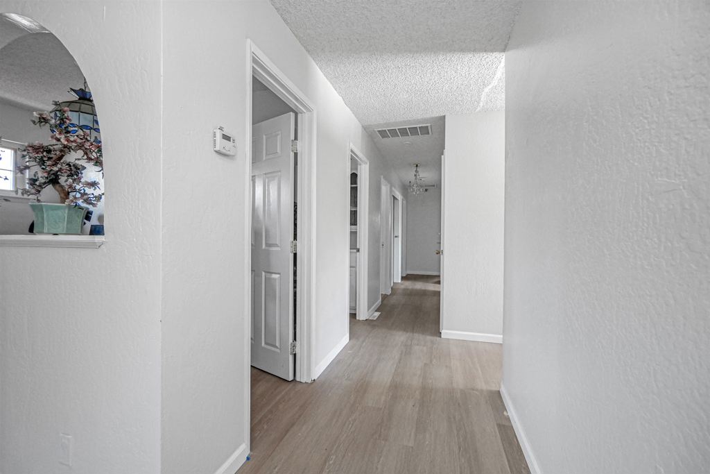 https://media.crmls.org/mediaz/41c29f8d-b378-4b7c-833c-1071ccf874d6.jpg?preset=X-Large