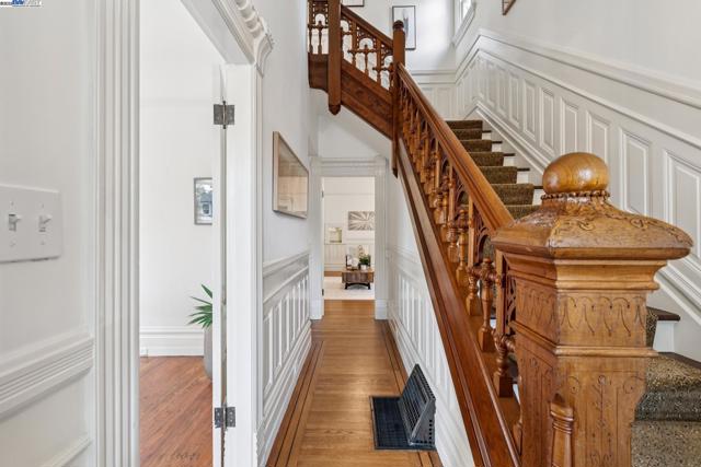 2120 Encinal Ave, Alameda CA: https://media.crmls.org/mediaz/41c34c28-3c7a-46c2-b678-547fd5082382.jpg