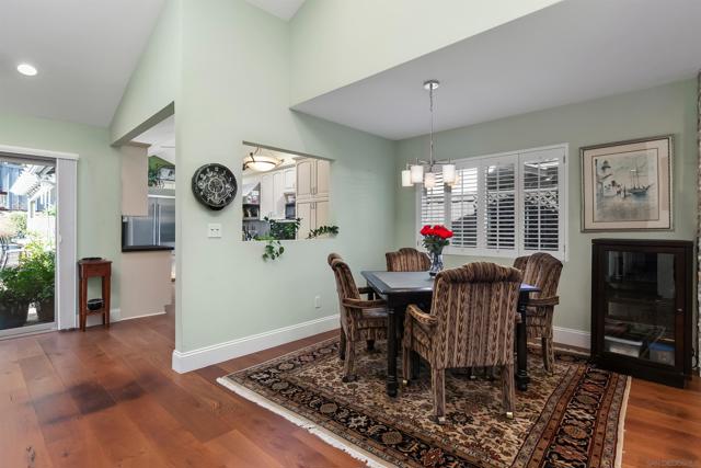 4044 Via del Conquistador, San Diego CA: https://media.crmls.org/mediaz/41c34c6d-2aba-44c0-bf41-2edc3cf93405.jpg