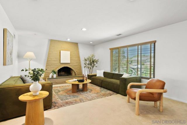 9633 Pebble Beach Dr, Santee CA: https://media.crmls.org/mediaz/41c44c16-24a2-406c-8414-17d2941d53e4.jpg
