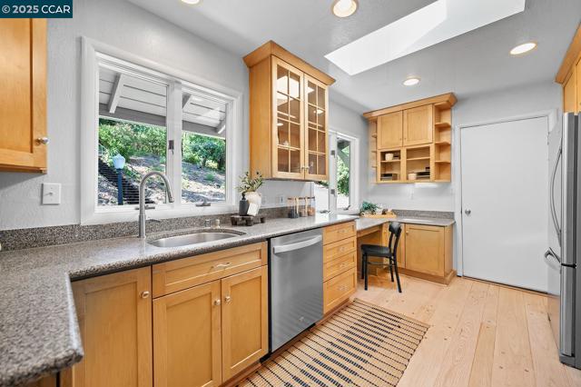 196 Miramonte Rd, Walnut Creek CA: https://media.crmls.org/mediaz/41c47ed0-3b5a-4e2b-8fc2-31663e72125c.jpg