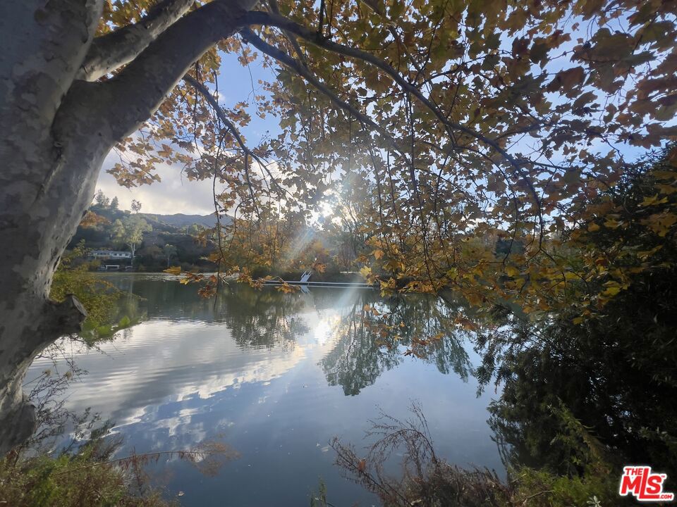 https://media.crmls.org/mediaz/41c4eeaa-dbcc-425d-b450-0e712f97b895.jpg?preset=X-Large