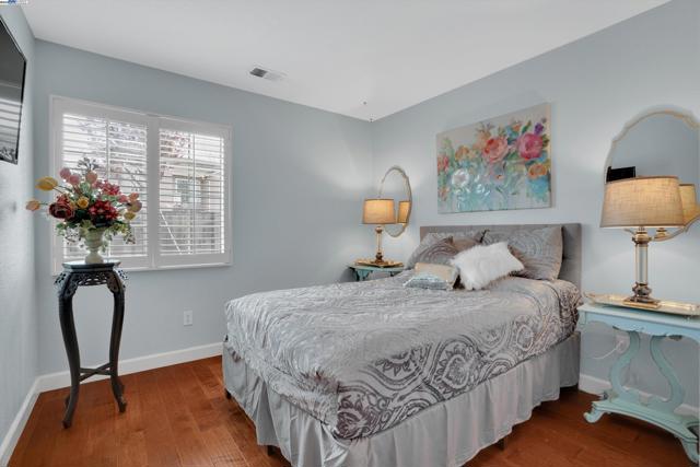 631 Splitrail Ct, Livermore CA: https://media.crmls.org/mediaz/41c4fbac-8095-4877-bb96-cec86597b8af.jpg