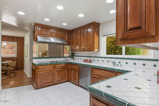 5766 Briartree Drive, La Canada Flintridge CA: https://media.crmls.org/mediaz/41c5b951-e477-4fc0-99a7-73a6a3c5d910.jpg