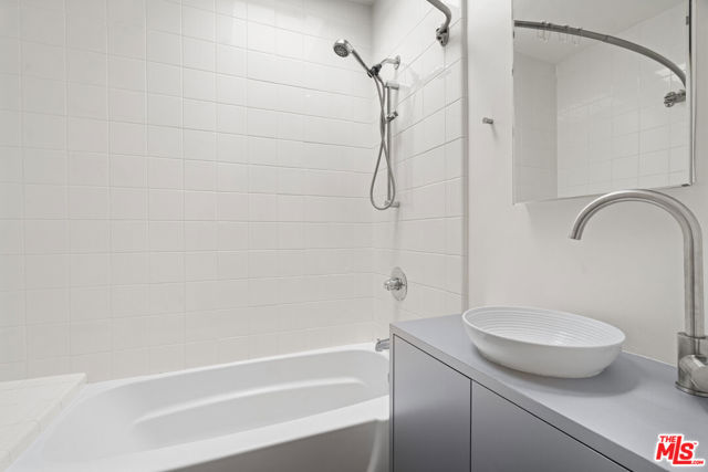 631 Pier Avenue, Santa Monica CA: https://media.crmls.org/mediaz/41c675f2-ca27-4c19-bbb1-c18785e54594.jpg