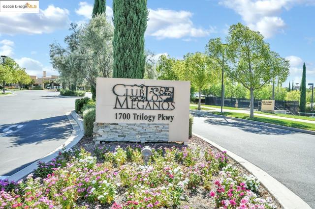 1147 Saint Julien St, Brentwood CA: https://media.crmls.org/mediaz/41c6ee71-e251-4047-9195-d5c4b27b3194.jpg