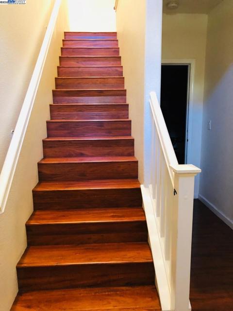 644 Artisan Pl, Hayward CA: https://media.crmls.org/mediaz/41c71f38-c9a5-4346-bd47-353aa6f4f9c7.jpg