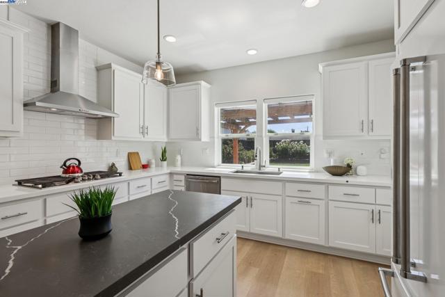 2145 Linden St, Livermore CA: https://media.crmls.org/mediaz/41c72346-298e-40c8-9361-1ea0038a9851.jpg