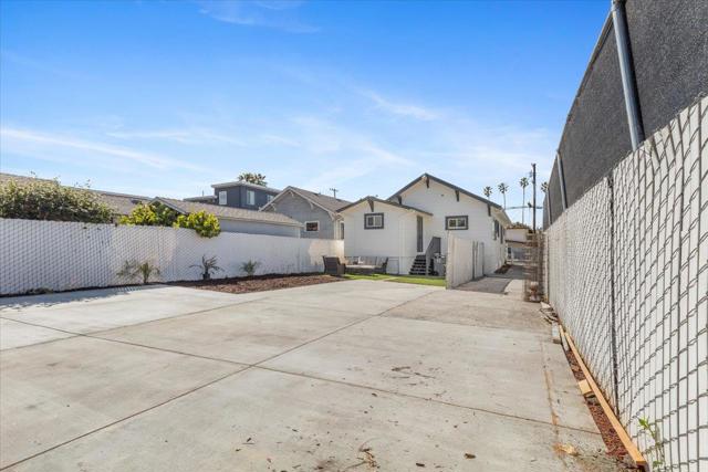 1237 Ashby Avenue, Berkeley CA: https://media.crmls.org/mediaz/41c77cc6-9f16-4ac2-a0d3-75425cf0c875.jpg