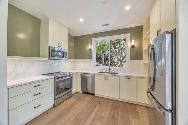 0 AMHERST Court, Los Altos Hills CA: https://media.crmls.org/mediaz/41c7c63b-3cde-4c51-92b0-9fe3e6264cc5.jpg