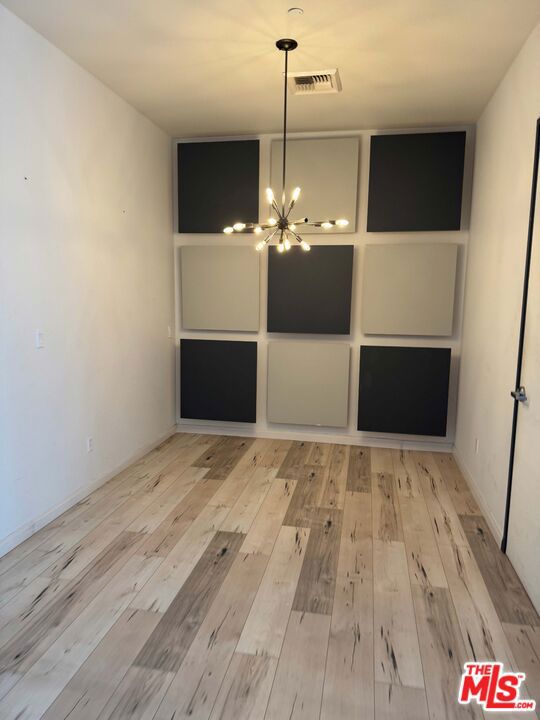 801 S Grand Avenue, Los Angeles CA: https://media.crmls.org/mediaz/41c85eeb-1b6f-44a2-989a-1cdb3de8190f.jpg