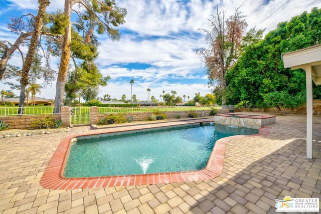 2002 S Bobolink Lane, Palm Springs CA: https://media.crmls.org/mediaz/41c8f77c-b840-42fc-a7c5-fc5514ca4079.jpg