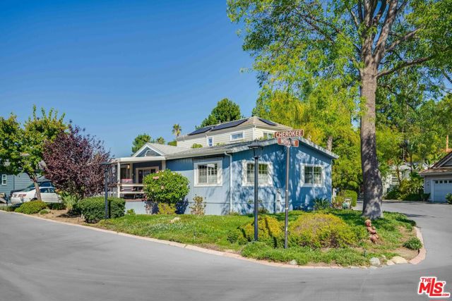 1111 Cherokee, Topanga CA: https://media.crmls.org/mediaz/41c951bf-71c1-4cae-8128-a9b17d6b2db1.jpg