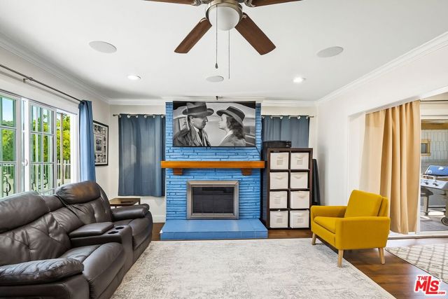 5342 Lemon Grove Avenue, Los Angeles CA: https://media.crmls.org/mediaz/41c99109-5a68-4912-9bb4-e5626b0d5137.jpg