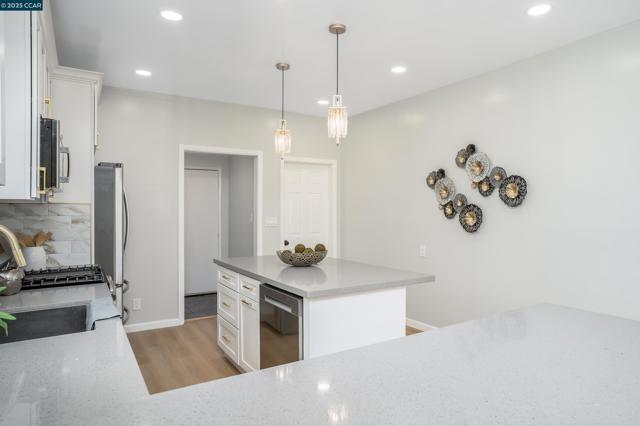 1518 Dunn Ave, Richmond CA: https://media.crmls.org/mediaz/41c9c464-6302-4ae2-8fb3-e6fa22a42a4d.jpg