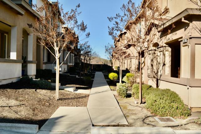 2284 Wiltshire Court, Fairfield CA: https://media.crmls.org/mediaz/41ca2697-5146-40e0-9297-0c93243e2a5d.jpg