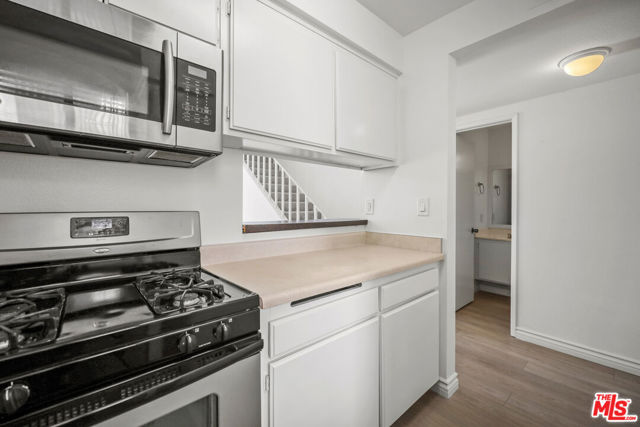 15207 Magnolia Boulevard, 116 photo 10
