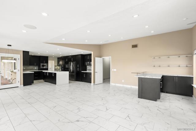 6518 Monte Fuego, Rancho Santa Fe CA: https://media.crmls.org/mediaz/41ca8841-ca4d-4f75-8bd3-9f519a101b5e.jpg