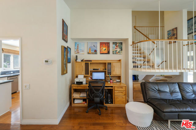 3735 Montuso Place, Encino CA: https://media.crmls.org/mediaz/41ca8f06-bca6-486c-9c2c-24ff5b3598f1.jpg